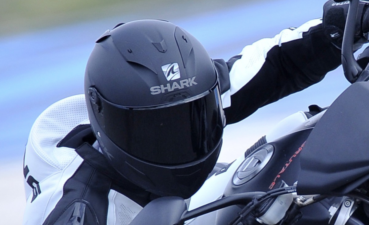 Casque de moto noir